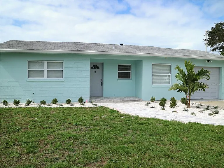 310 Westwinds Dr — Photo 3