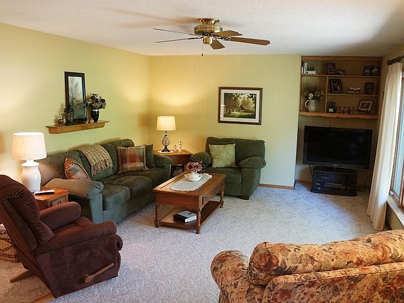 LIVING RM