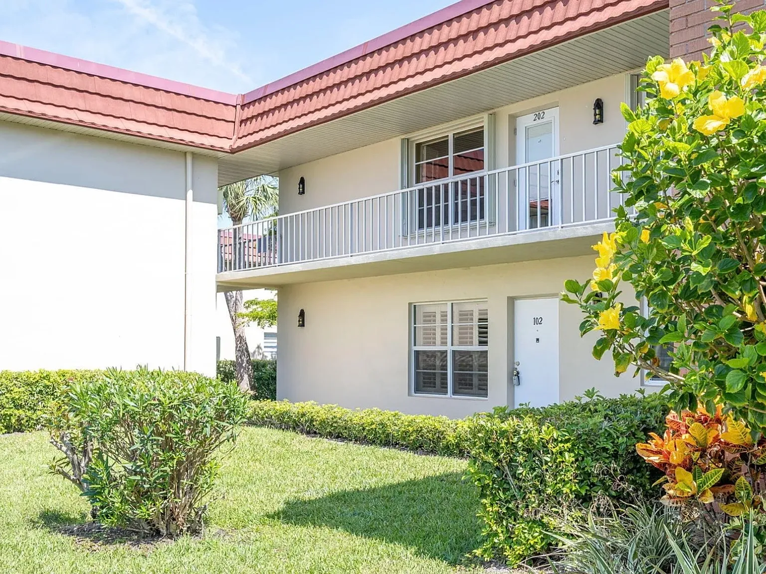 2 bed, 1000 sqft, $1,750 — Photo 1