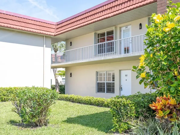 77 Royal Oak Dr APT 102, Vero Beach, FL 32962