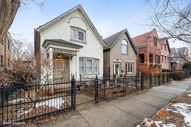 1st image of 2236 W Dickens Ave