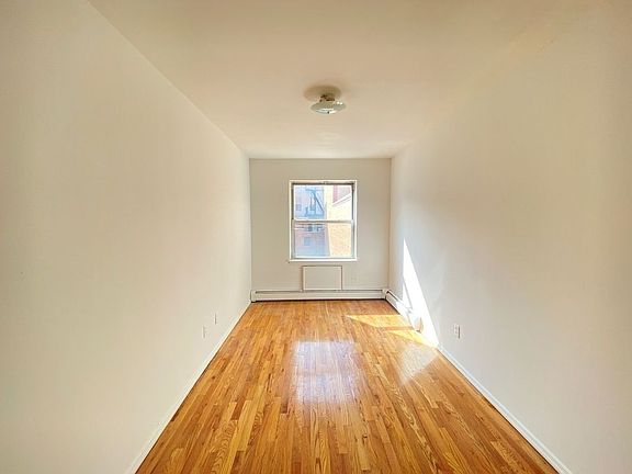 4th image of 236 Skillman Ave #2