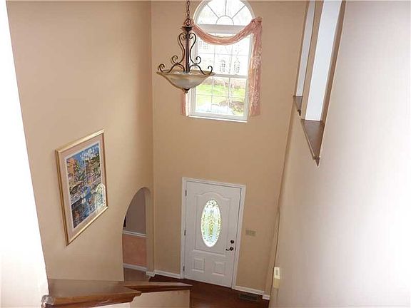 2nd image of 117 Woodbine Dr