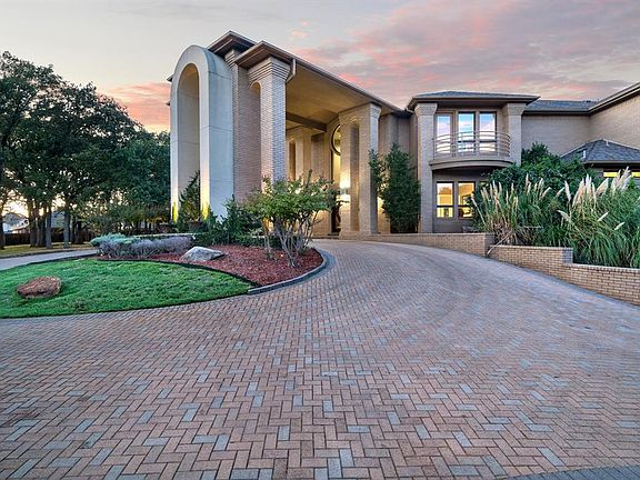 3rd image of 8433 Meadowbrook Dr