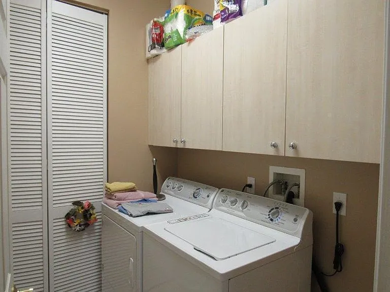 471 Lismore Ln — Photo 8