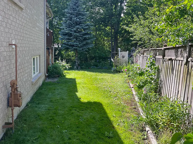 19 Tanager Cres — Photo 38