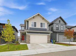 93 W Rochester Way NW, Calgary, AB T3L0G9