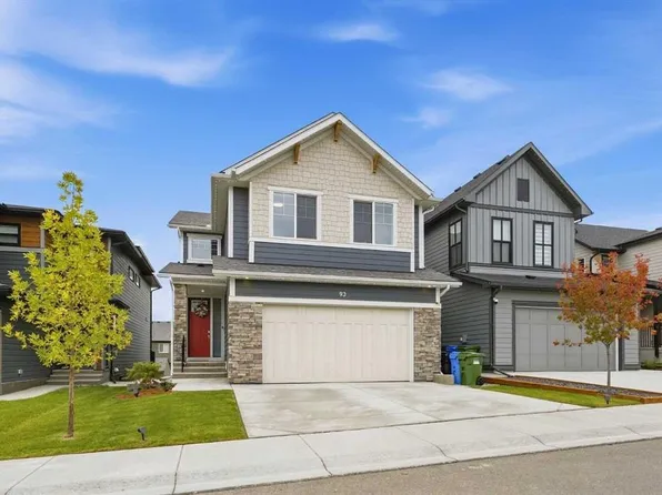 93 W Rochester Way NW, Calgary, AB T3L 0G9