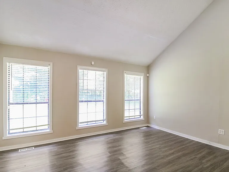 9227 Chestnut Lake Dr — Photo 5