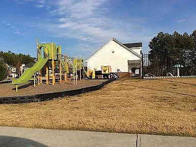 327 Ermines Way — Photo 3