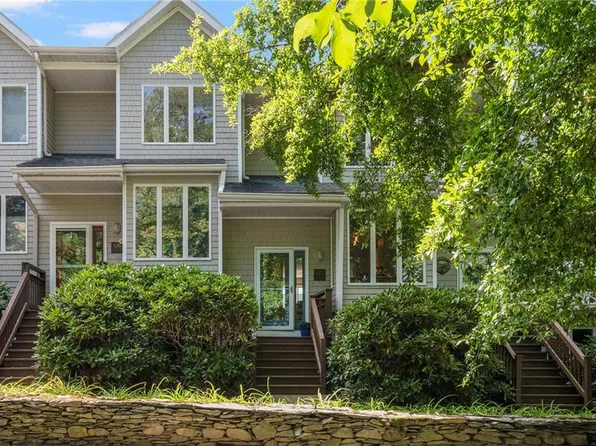 325 Lane, Bristol, RI 02809
