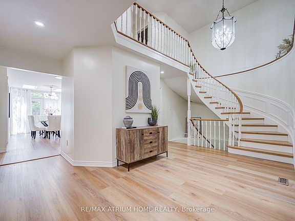 4th image of 77 Rosedale Heights Dr