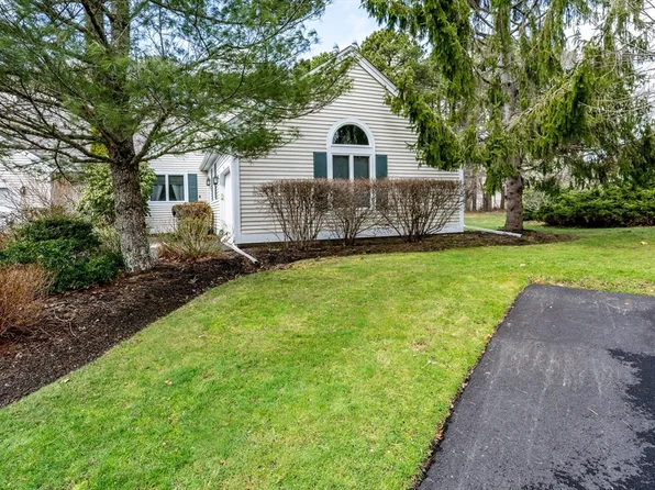 14 Executive Dr Unit 14, Mashpee, MA 02649
