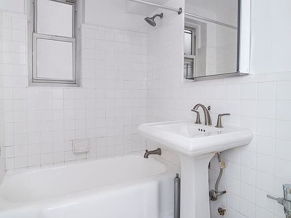5th image of 6638 Yellowstone Blvd #1C