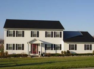 78 Village Park Dr, Grove City, PA