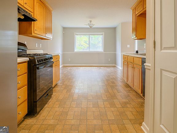 5th image of 8596 Guthrie Dr