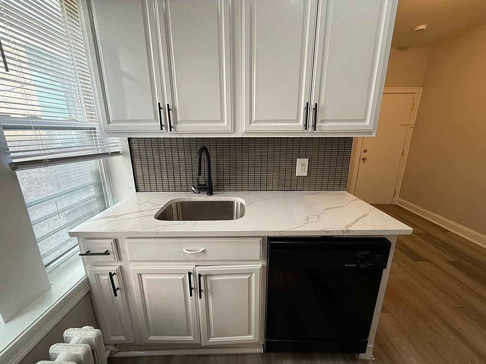 1st image of 37 Broadway #24R
