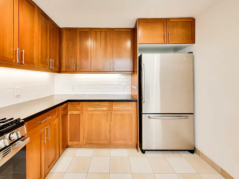 637 Natoma St #3 — Photo 10