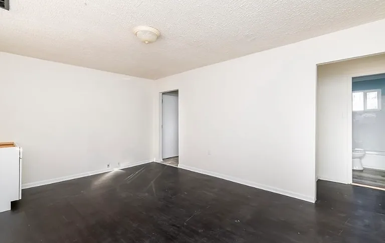 330-332 Highland Dr — Photo 4