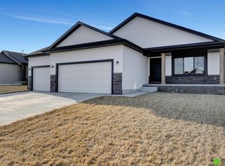 822 W Santa Clara St, Lincoln, NE 68523