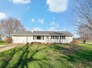 750 Skyline Dr, Freeport, IL 61032