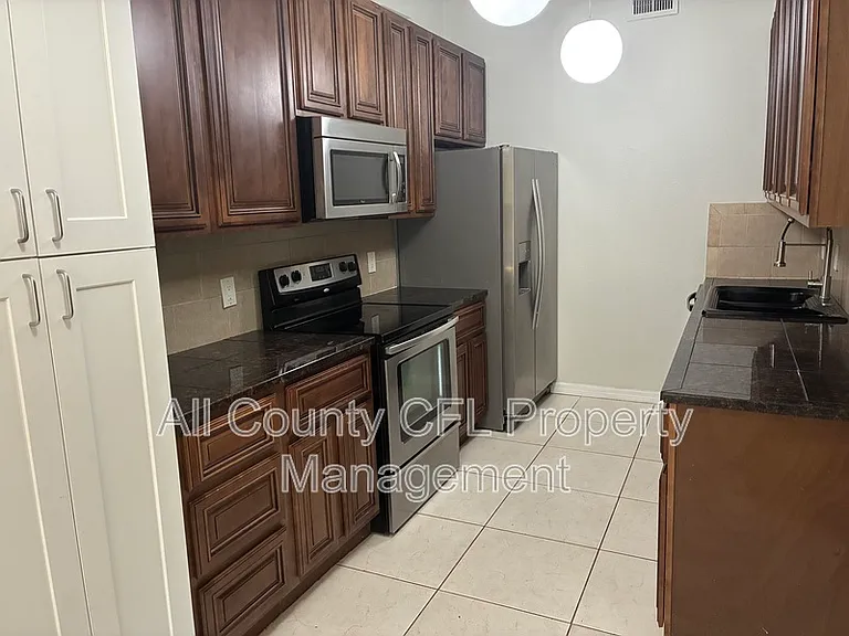 3050 Autumn Ct — Photo 3