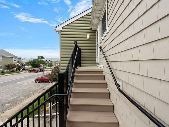 4th image of 7 Sconset Ct