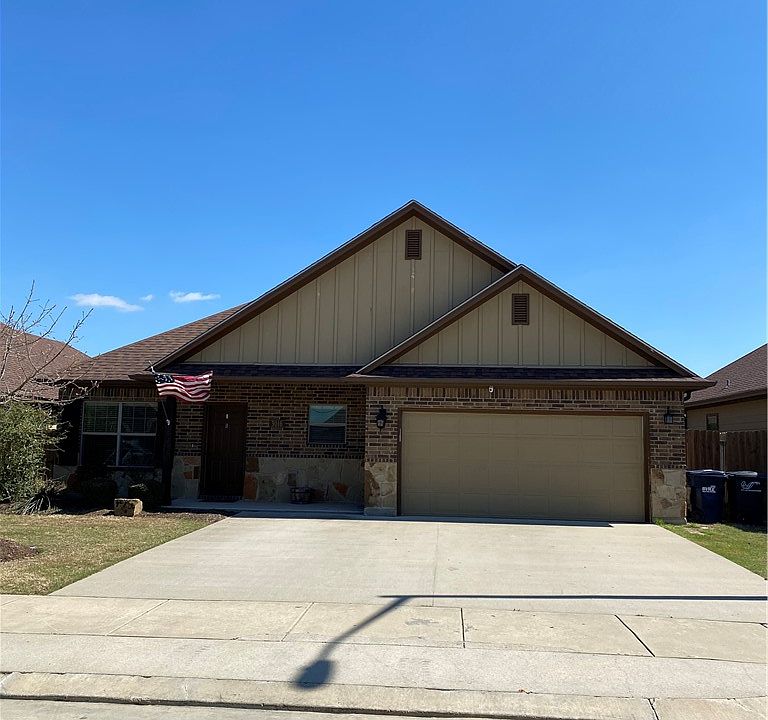 2nd image of 415 Hayes Ln