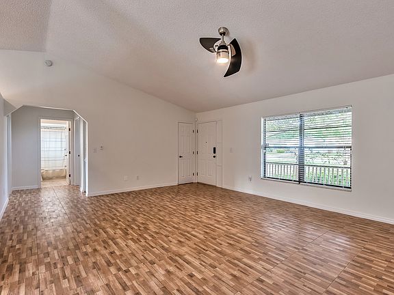 5th image of 4661 Hidden Lake Dr