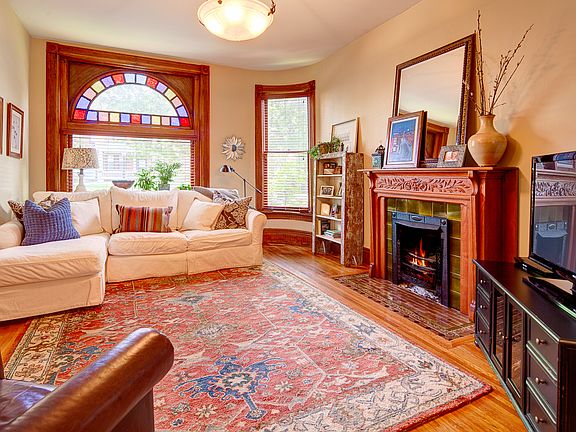 5th image of 1357 Forsythe Ave