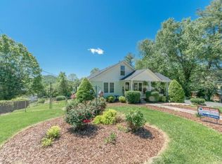 936 Charlie St, Elizabethton, TN 37643