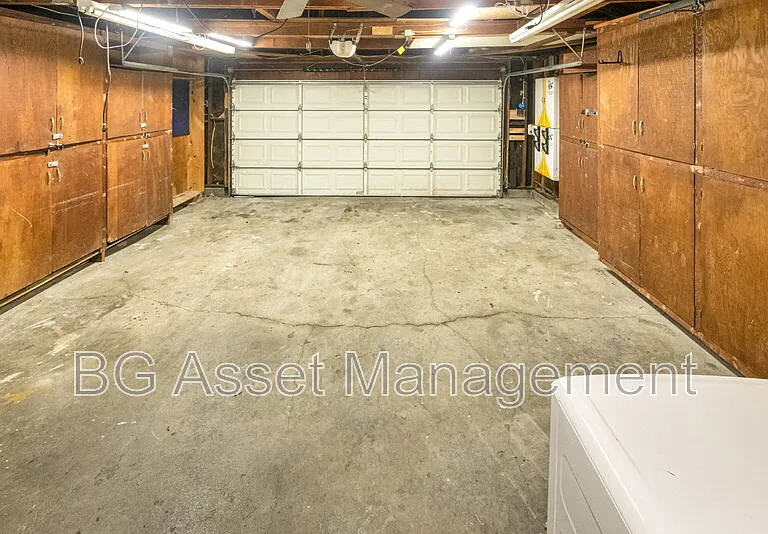 2901 Doidge Ave — Photo 28