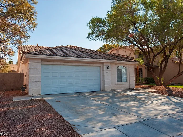 921 English Heather Dr — Photo 1