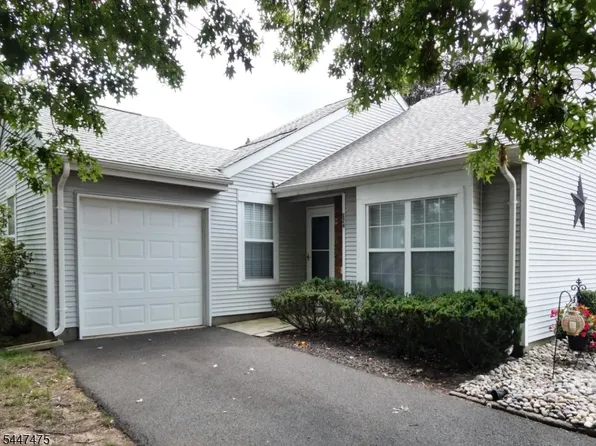 124 Winchester Way, Franklin Twp., NJ 08873