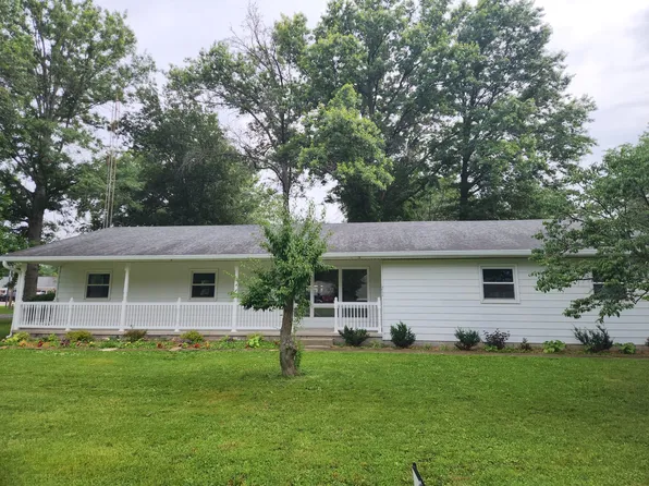 211 E Depew St, Odin, IL 62870