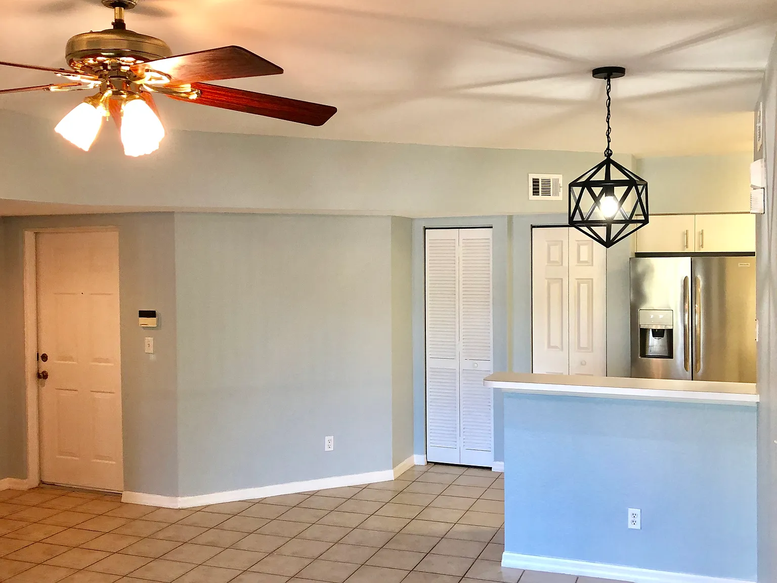 2 bed, 970 sqft, $1,900 — Photo 1