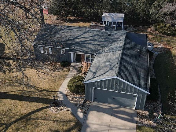 3rd image of 1307 NW Cedar River Dr
