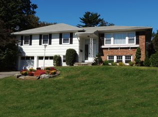 6 Whippoorwill Rd, Rye Brook, NY 10573