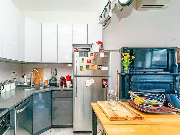 3rd image of 163A Halsey St #3A
