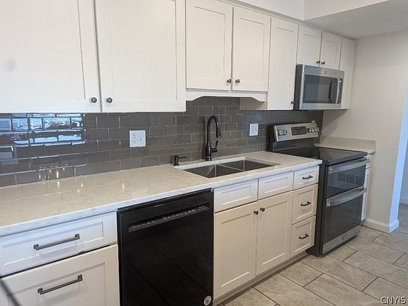 5th image of 212 Bay Village Dr