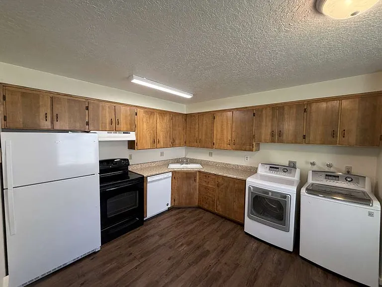 1058 N 250 W #3 — Photo 5
