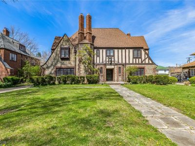 10116 Edgewater Dr, Cleveland, OH, 44102