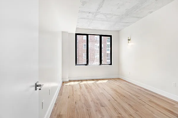 Rented by Safdie Realty Group | media 79