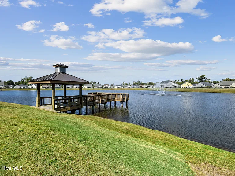 359 Hanover Lakes Dr — Photo 35