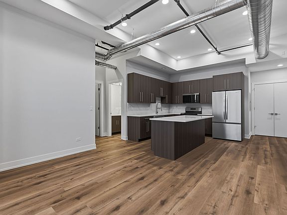 3rd image of 2725 W Fullerton Ave #201
