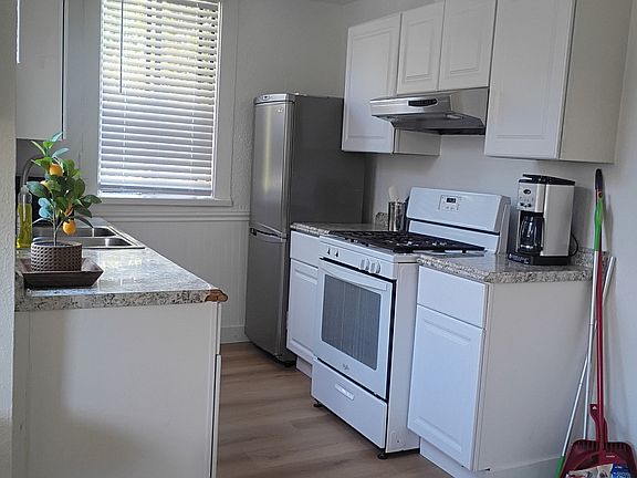 5th image of 1012 44th St