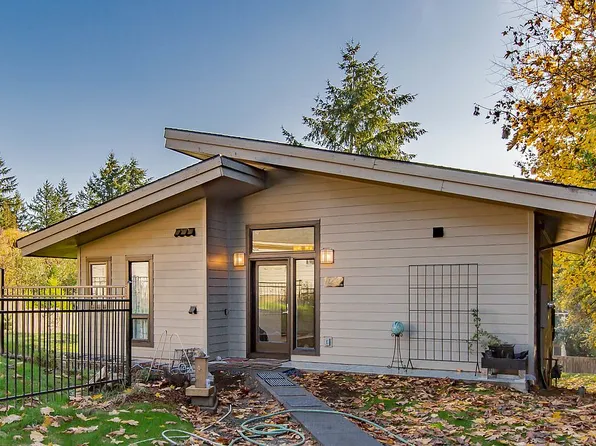 724 SW Maplecrest Ct, Portland, OR 97219