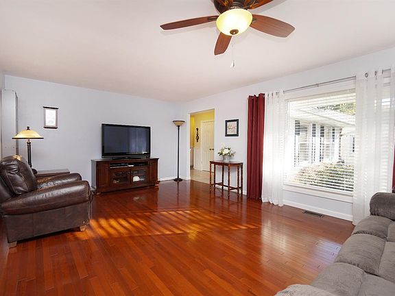 5th image of 1936 Creswell Dr