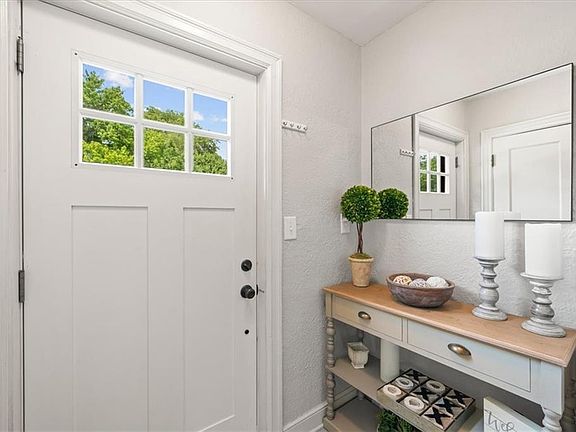 3rd image of 421 E Gregory Blvd