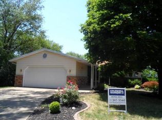 2111 Vista Del Rio Ct, Pekin, IL 61554